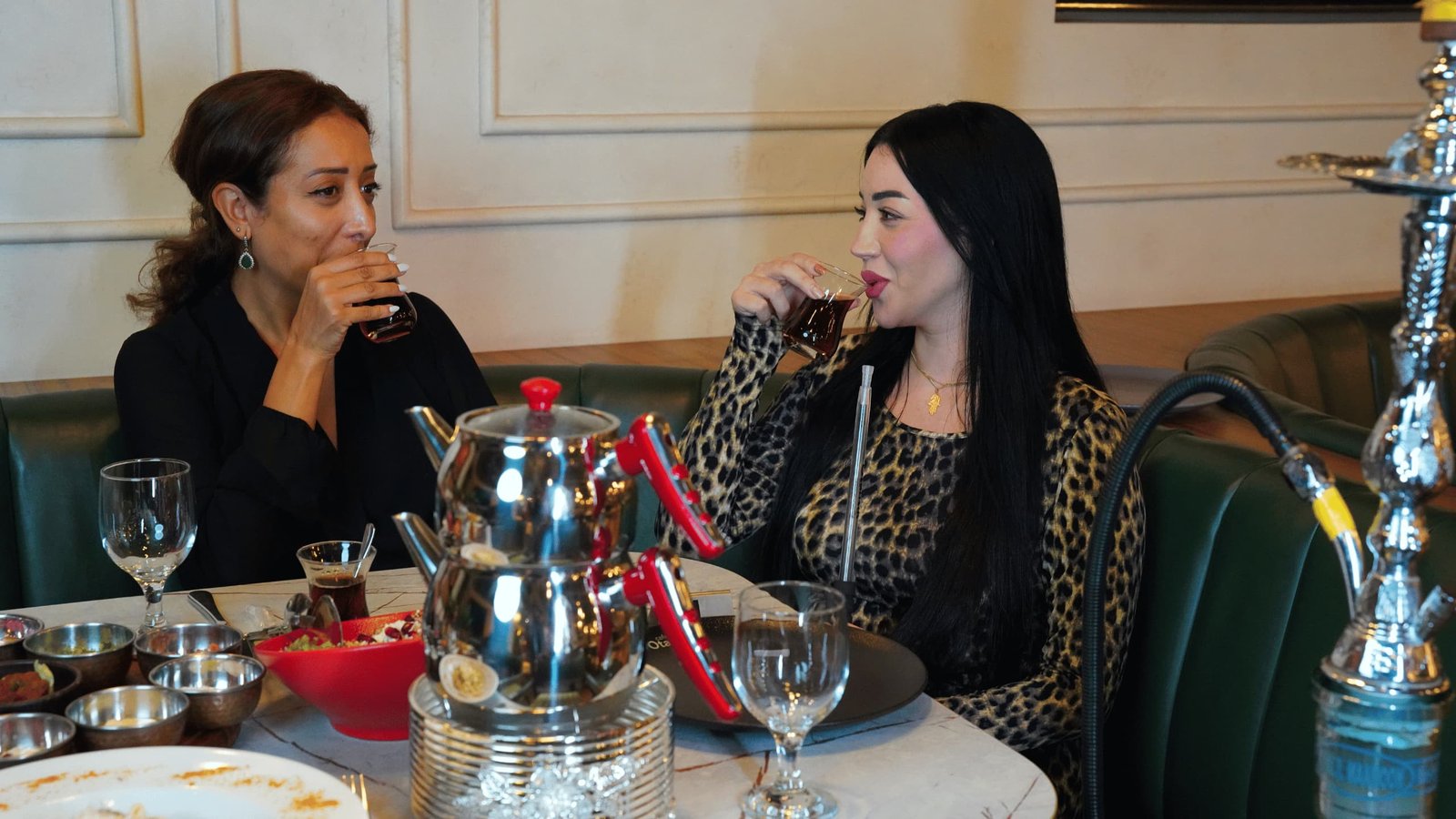 Having a shisha Otantik in Dubai